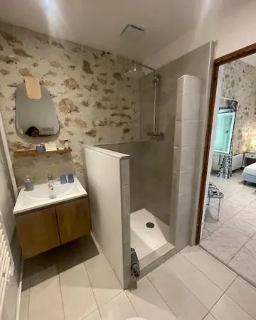 Le Des De La Grange Guest house