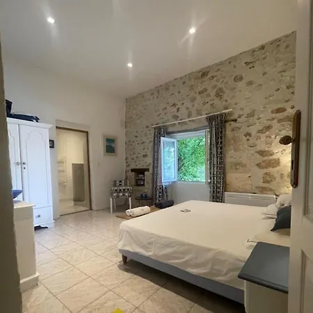 Le Des De La Grange Guest house 4*