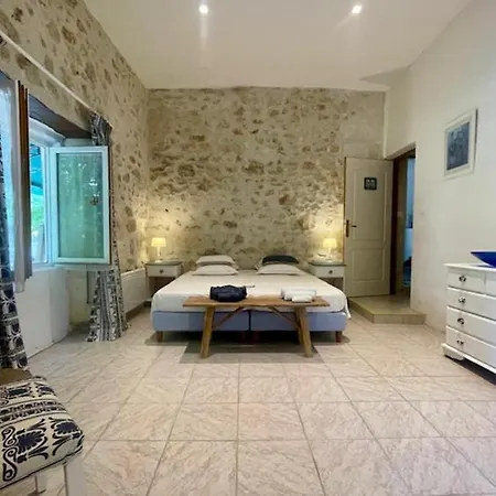 Guest house Le Des De La Grange 4*