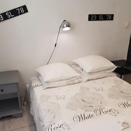 Guest house Le Des De La Grange Cherval