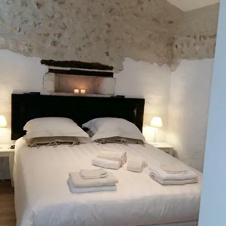 Le Des De La Grange Guest house