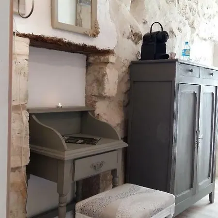 Le Des De La Grange Guest house