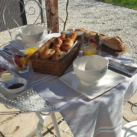 Le Des De La Grange Konukevi Cherval