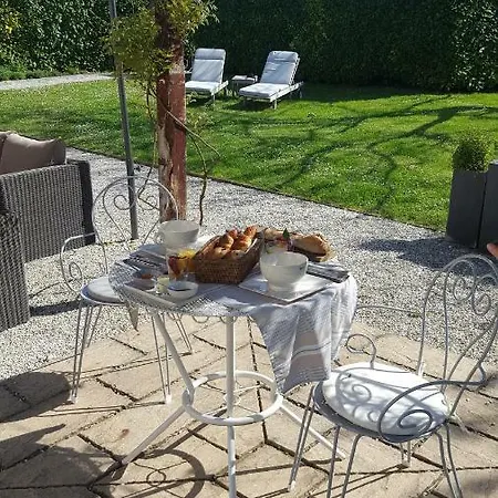 Pensjonat Le Des De La Grange Cherval