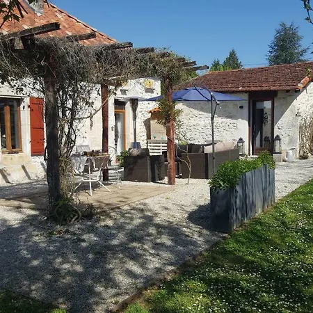 Le Des De La Grange Guest house