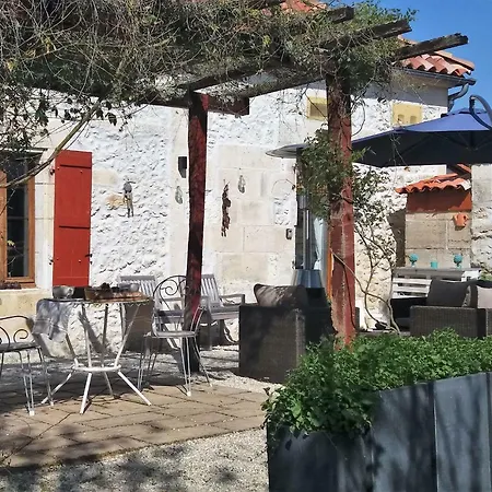 Guest house Le Des De La Grange Cherval