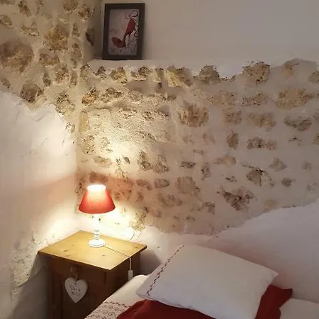 Guest house Le Des De La Grange Cherval