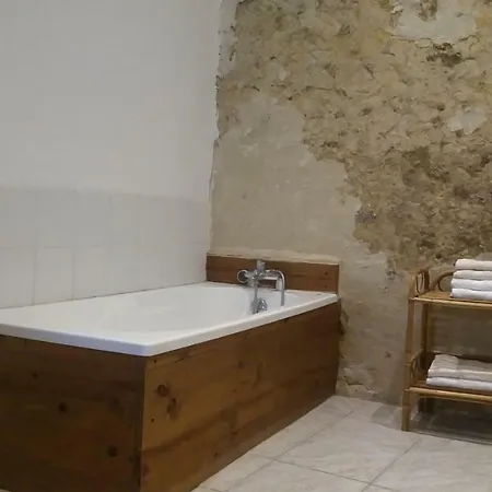 Le Des De La Grange Guest house